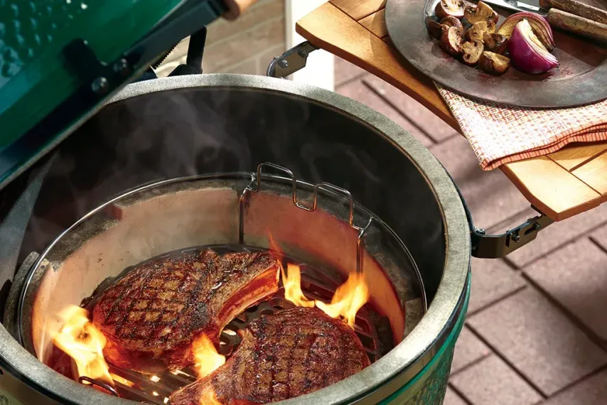 Big Green Egg with Steaks