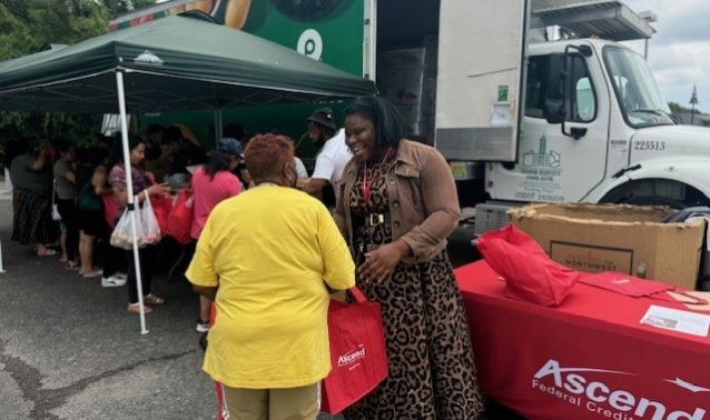 Ascend team member hands out food at Second Harvest of Middle Tennessee Mobile Market